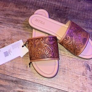Nwt Myra size 9 Coppu Western tooled sandals
